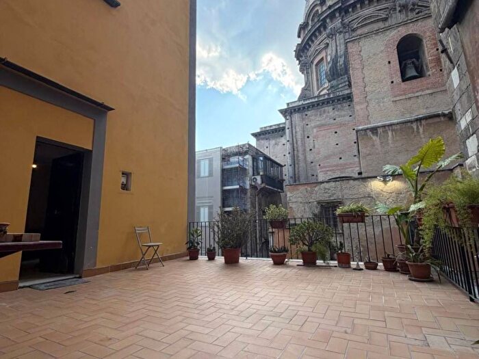 Appartamento bilocale in affitto in Piazza Cardinale Sisto Riario Sforza, Tribunali, Napoli