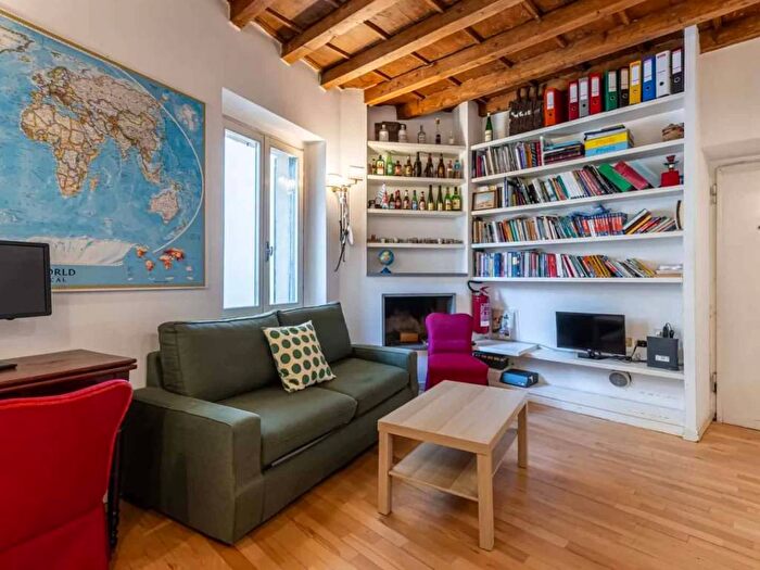 Appartamento monolocale in affitto in Alzaia Naviglio Pavese, Navigli Darsena, Milano