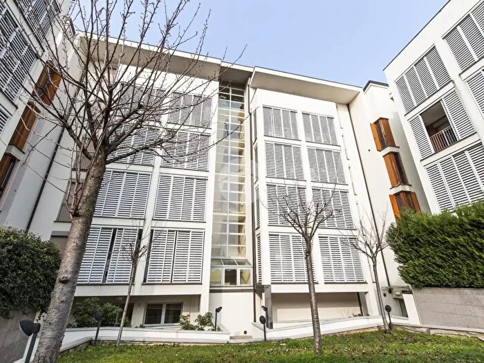 Appartamento trilocale in vendita in Via Monte Rosa, Rozzano