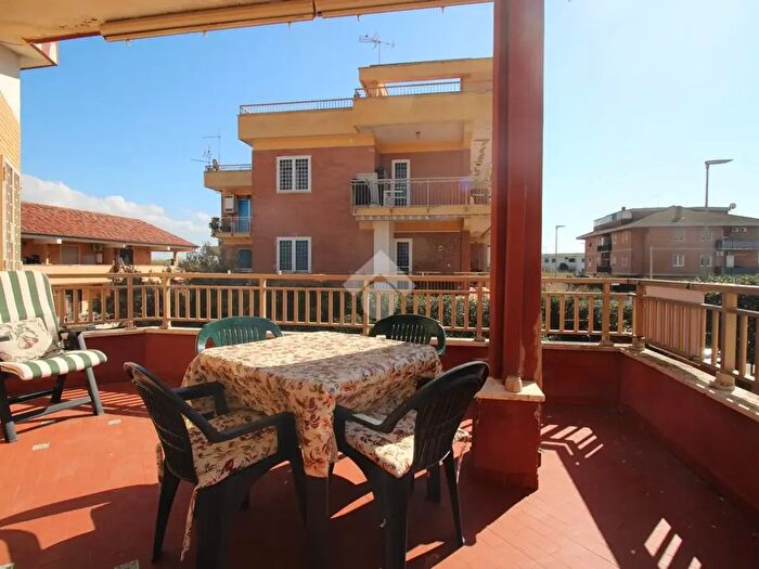 Appartamento trilocale in vendita in Via Rumenia, Pomezia