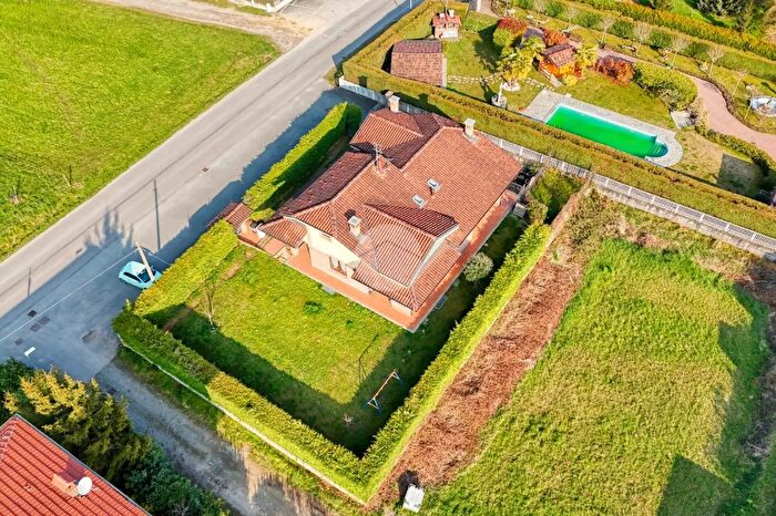 Casa con 10 locali in vendita in Via Colle del Vento, Giaveno