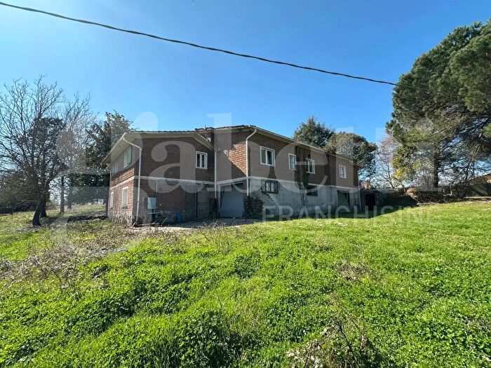 Casa con 14 locali in vendita in Strada della Castellina, Oriolo Romano