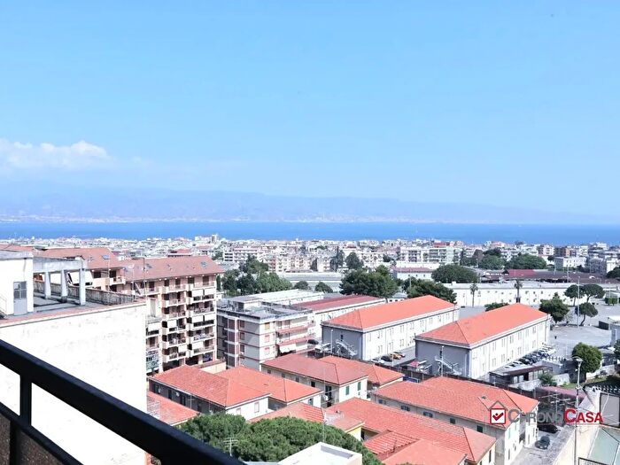 Appartamento con 5 locali in vendita in Viale Italia, Messina