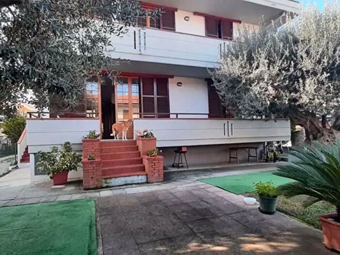 Casa con 10 locali in vendita in Via della Repubblica, Tortoreto