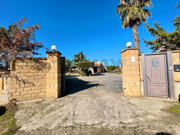 Casa quadrilocale in vendita in Via Mimosa Azalea Snc, Terrasini