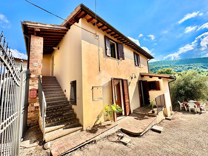 Casa bilocale in vendita in Località Eggi, Spoleto