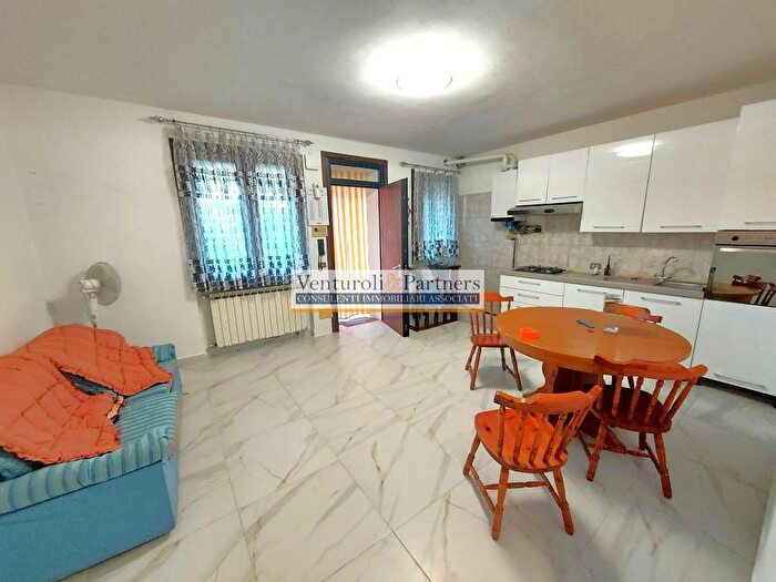 Appartamento trilocale in vendita in Via Cornale, Soiano Del Lago