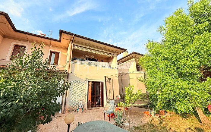 Casa quadrilocale in vendita in Via della Seriola Vescovada, Brescia