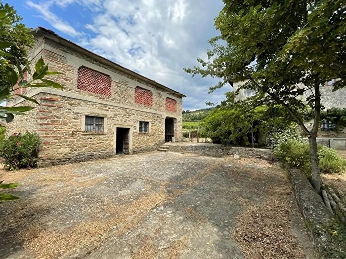 Casa con 5 locali in vendita in Pontassieve