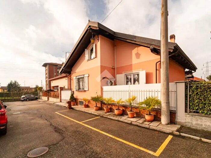 Casa con 6 locali in vendita in Via Olevano, Grugliasco