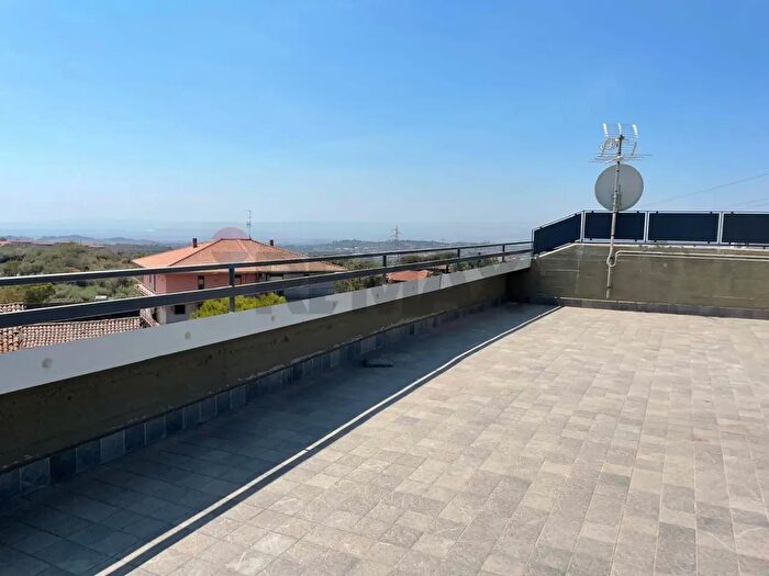 Appartamento trilocale in vendita in Via Papa Giovanni XXIII, Camporotondo Etneo