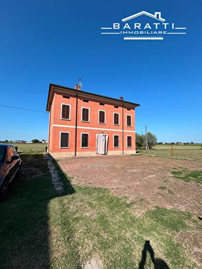 Casa con 8 locali in vendita in Suzzara