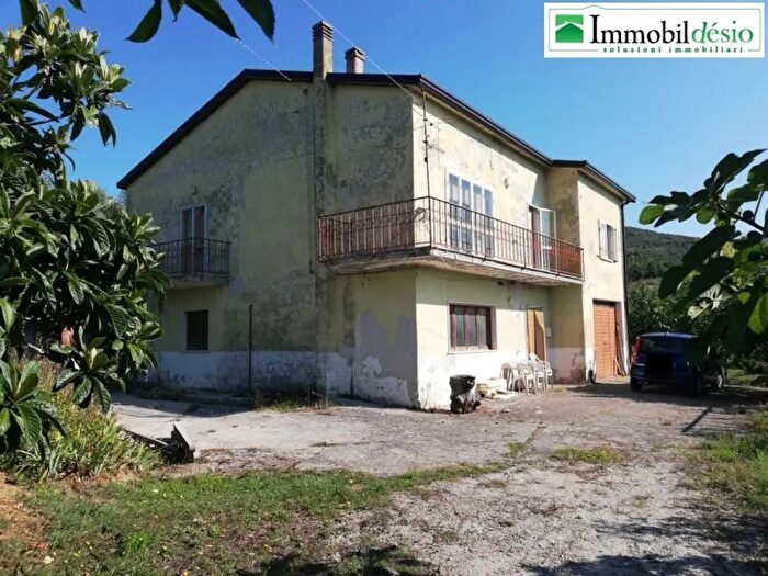 Casa con 6 locali in vendita in Satriano Di Lucania