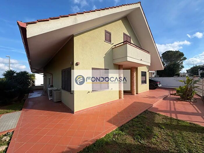 Casa con 7 locali in vendita in Via dei Lezzi, San Donato Di Lecce