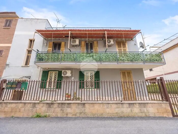 Appartamento trilocale in vendita in Via Campania, Tivoli