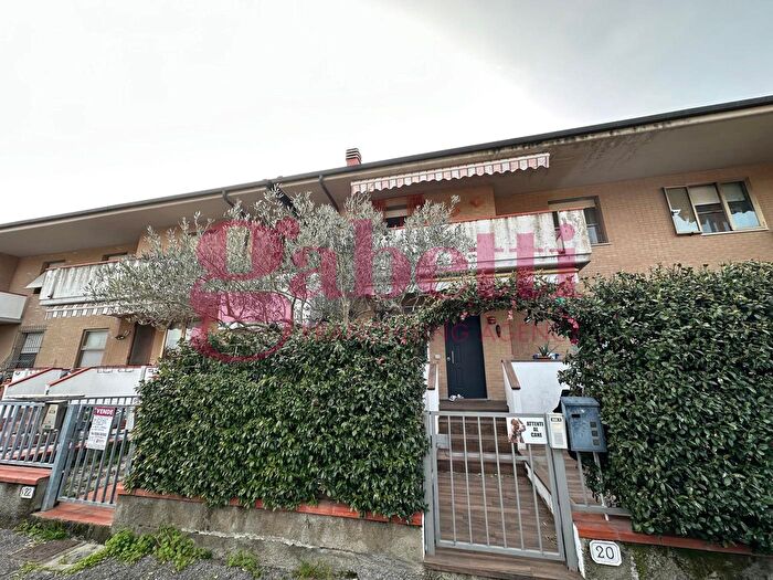 Appartamento con 5 locali in vendita in Via Montebianco, Collesalvetti