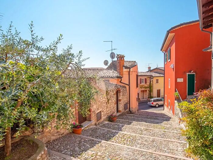 Appartamento bilocale in vendita in Via Roma, Cavaion Veronese