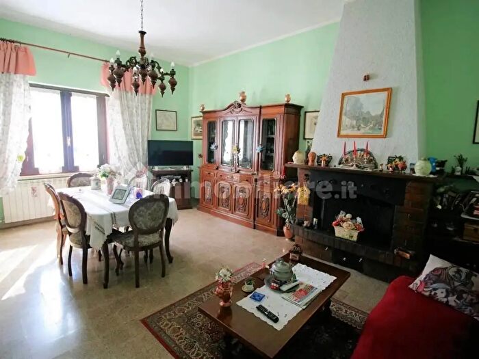 Casa con 6 locali in vendita in Roccastrada