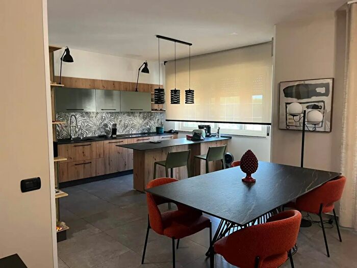 Appartamento con 5 locali in vendita in Viale Aldo Moro, Pachino