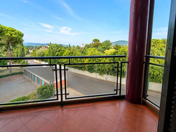Appartamento quadrilocale in affitto in Piazza Niccolò Rodolico, Europa, Firenze