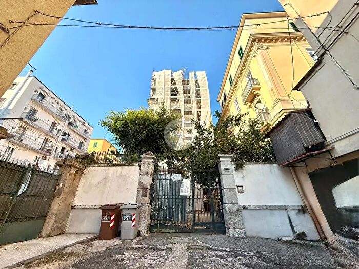 Appartamento trilocale in vendita in Via Ospizio Pasqualino Cafaro, Napoli
