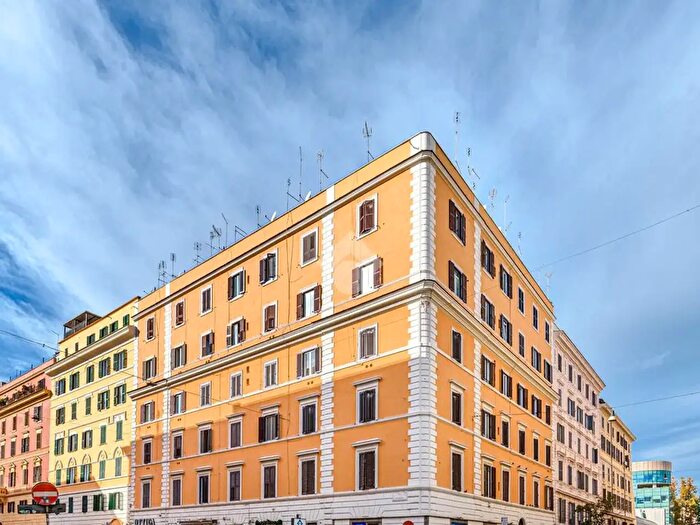 Appartamento trilocale in vendita in Via Candia, Roma