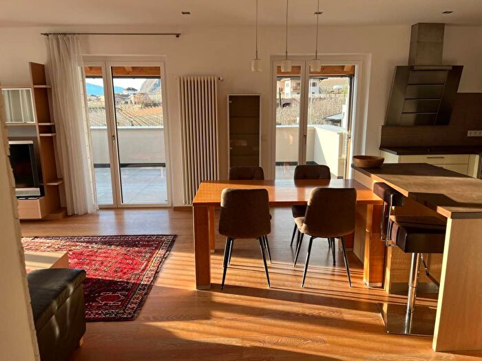 Appartamento trilocale in affitto in Strada Masaccio, Appiano sulla Strada del Vino