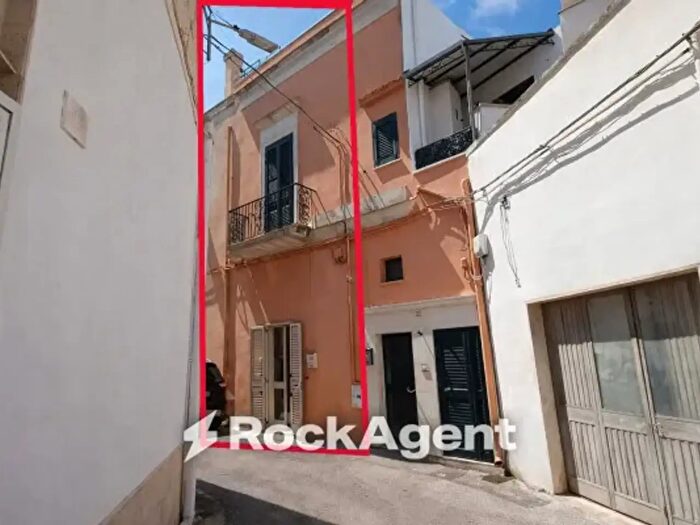 Casa con 6 locali in vendita in Via Giacosa, Cutrofiano