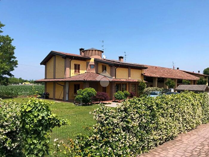 Casa con 5 locali in vendita in Via a Crespi, Fara Gera DAdda