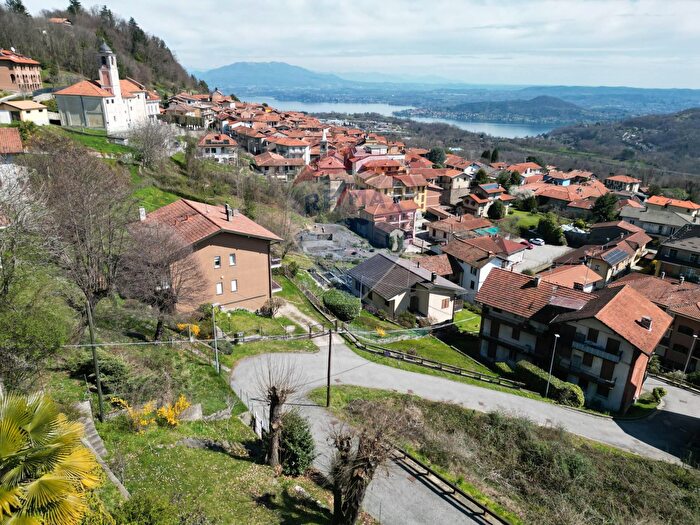 Appartamento trilocale in vendita in Via Panoramica, Colazza