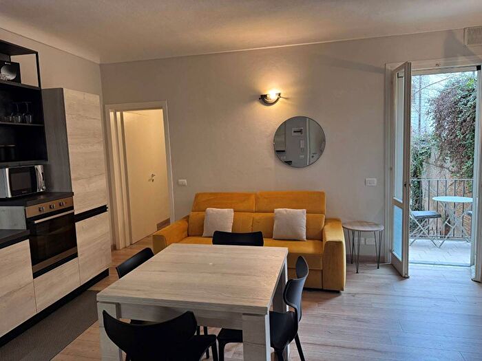 Appartamento trilocale in affitto in Via Sgarzeria, Centro Storico, Modena