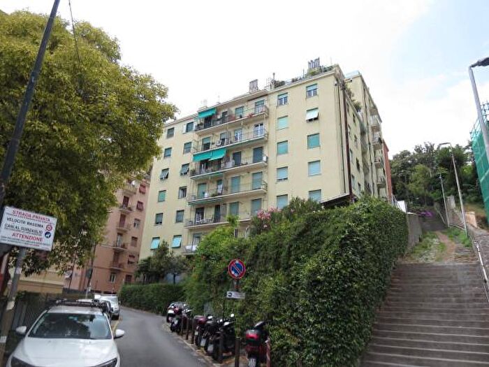 Appartamento quadrilocale in vendita in Via Carlo Antonio Tavella, Genova