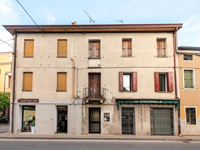 Appartamento trilocale in vendita in Via Garibaldi, Monselice