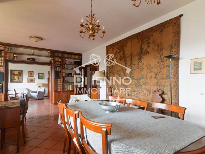 Casa con 10 locali in vendita in Località Colle Romano, Riano