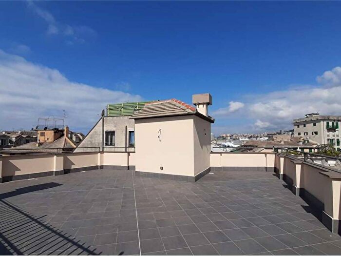 Appartamento con 6 locali in affitto in Via degli Orefici, Centro Città, Genova