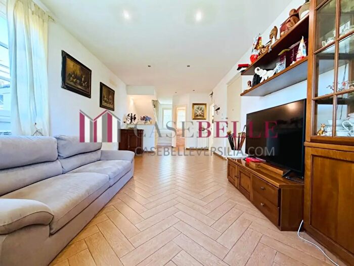 Casa con 5 locali in vendita in Camaiore