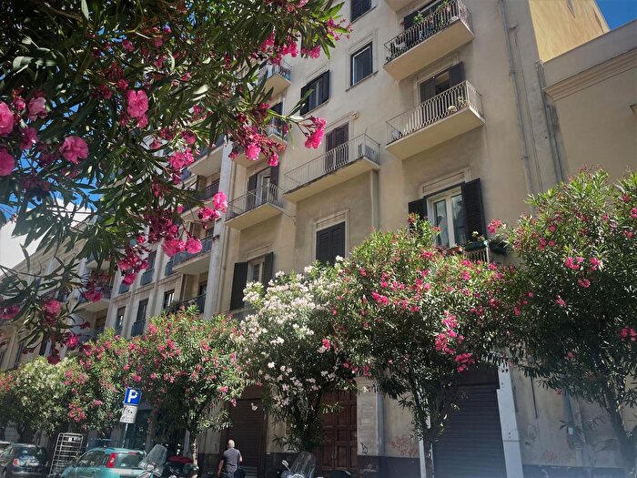 Appartamento trilocale in vendita in Via Putignani, Bari