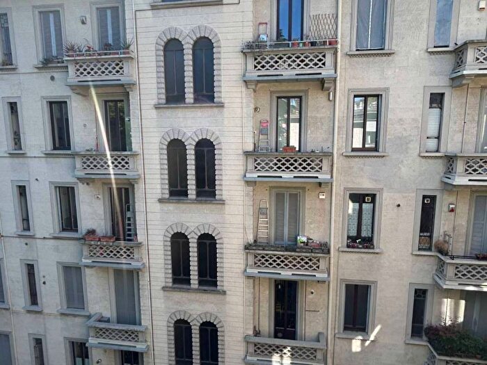 Appartamento trilocale in affitto in via Ruggiero Settimo, Washington, Milano