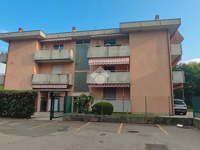 Appartamento trilocale in vendita in Via Padre Luigi Rosa, Lonate Pozzolo