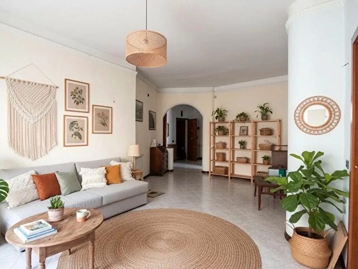 Appartamento con 6 locali in vendita in Carrara Ms, Carrara