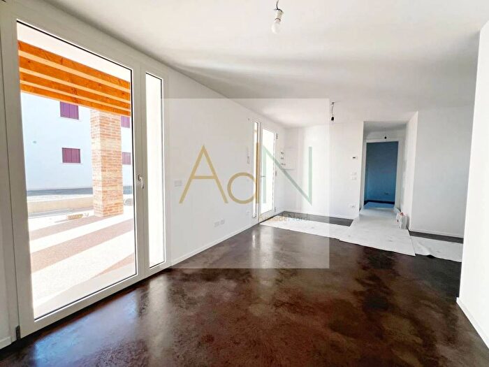 Appartamento trilocale in affitto in Via Bassanese, Centro, Maser