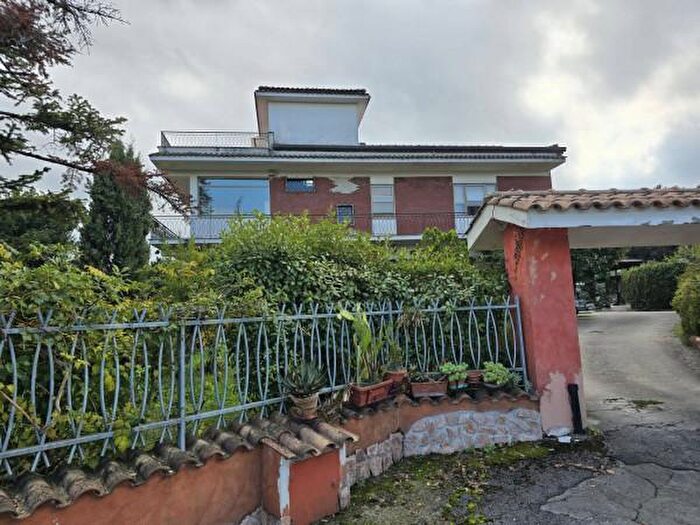 Casa con 6 locali in vendita in Frosinone