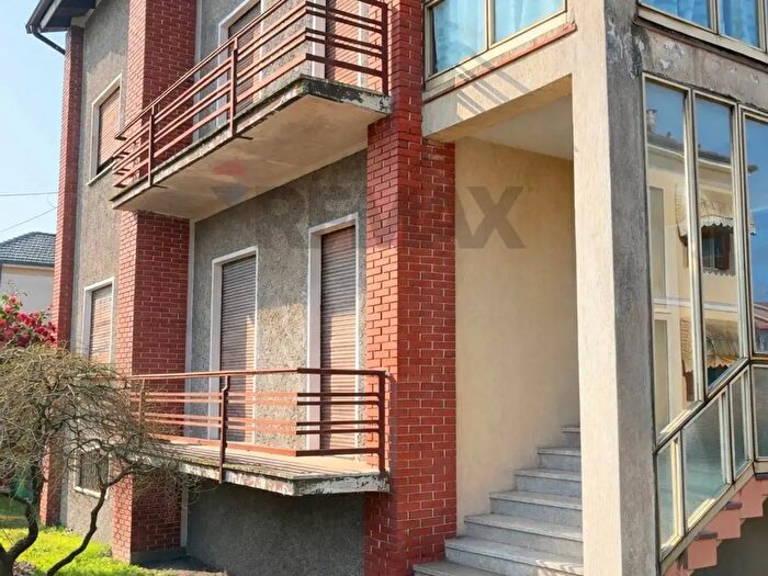 Casa con 8 locali in vendita in Via Lunati, Carpignano Sesia