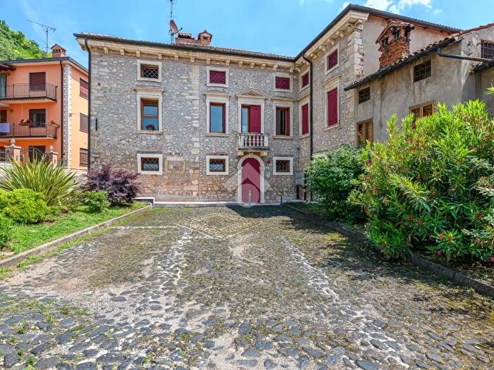 Appartamento quadrilocale in vendita in Piazzetta Buonconsiglio, Montecchio Maggiore