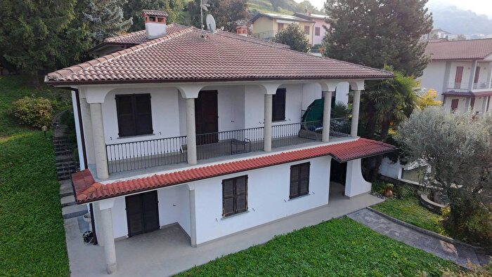 Casa con 6 locali in vendita in Nicolò Paganini, Torre De Busi