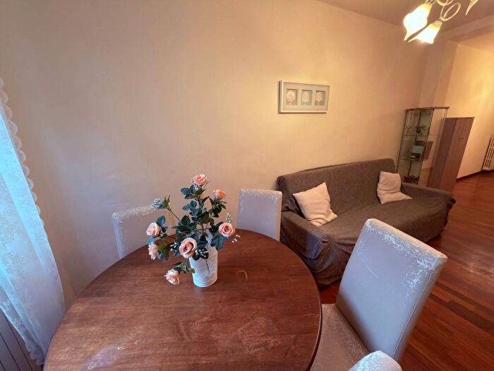 Appartamento quadrilocale in affitto in Via Montebello, Borgo Ognissanti Il Prato, Firenze