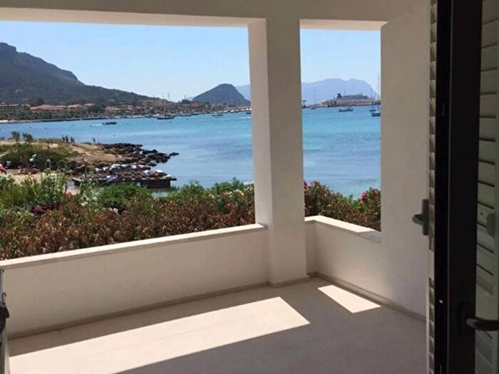 Casa con 5 locali in affitto in Via Dei Cormorani No Number, Golfo Aranci