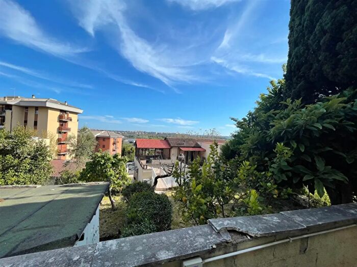 Appartamento con 10 locali in vendita in Via Fulda, Roma