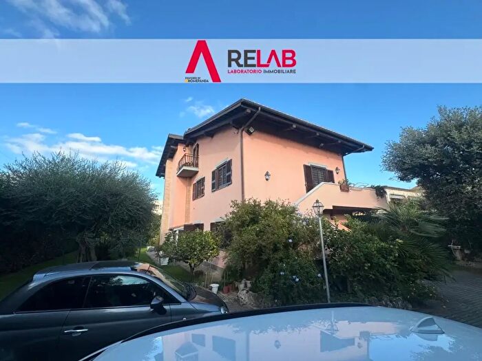 Casa con 8 locali in vendita in Via di Selva Candida, Roma