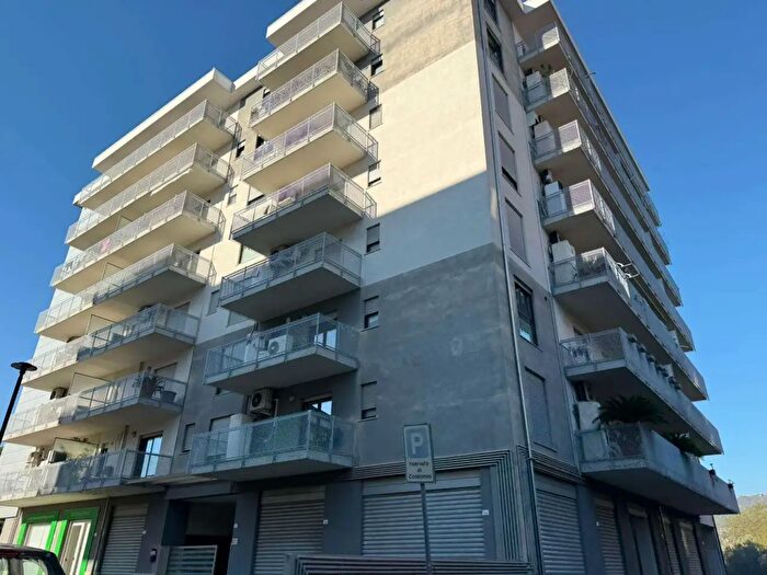 Appartamento trilocale in vendita in Via Crati, Rende